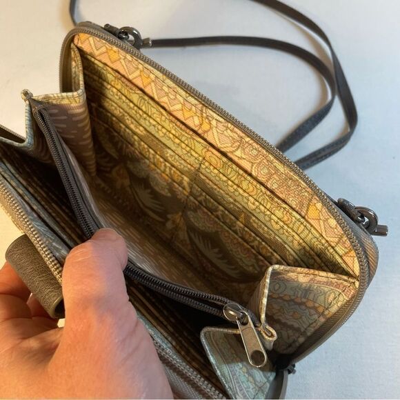 Sakroots smartphone crossbody wallet coated canvas pastel elephant - Picture 7 of 16